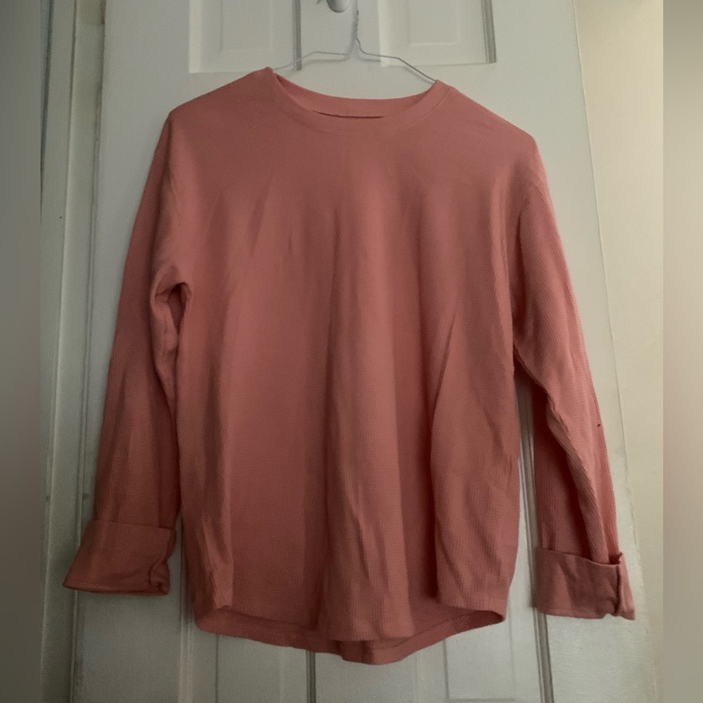 Time and Tru Pink Woman’s Long Sleeve Pull Over T Shirt Relaxed Fit